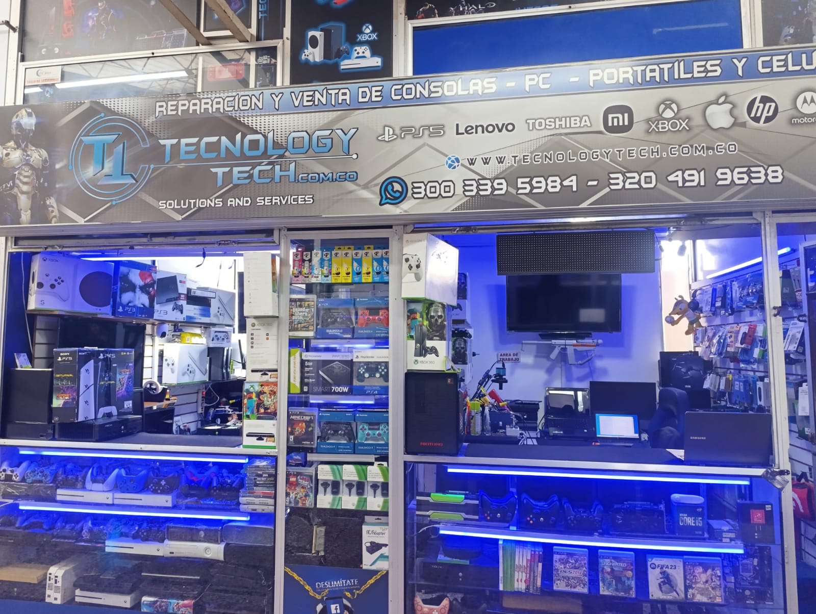 Local de Tecnology Tech en el Centro Comercial Bazar 20 de Julio, Bogotá